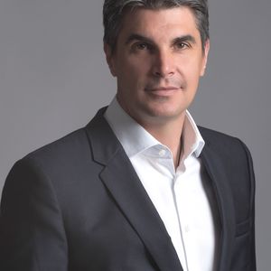 Alexander Angelopoulos headshot
