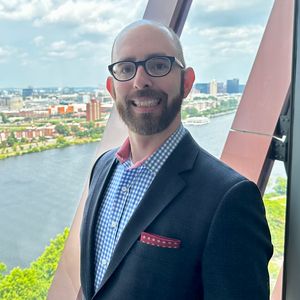 Headshot of Micah Sieber, Director of Academic Programs at BU Faculty of Computing & 数据科学