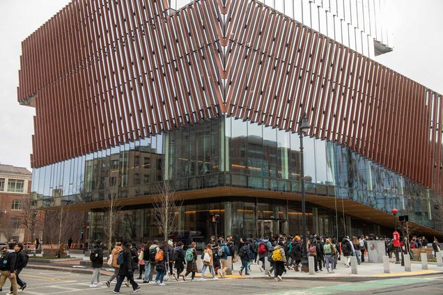 Photo of the BU Center for Computing & 数据科学 Center from the exterior with students walking in front of the building