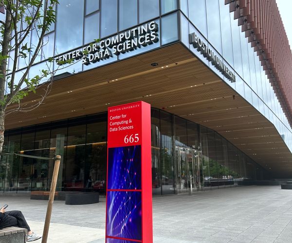 Photo of front sidewalk and windows of BU Center for Computing & 数据科学