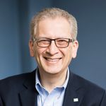 Headshot photo of Azer Bestavros,沃伦计算机科学杰出教授兼计算与数据科学副教务长