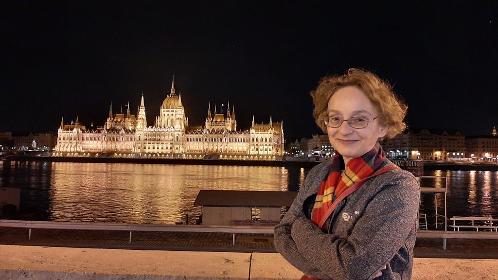 Ketty Nez across the Hungarian Parliament Building