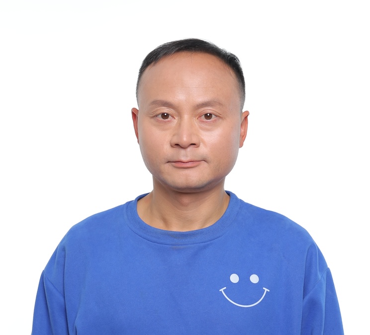 Headshot of a Asian male dress in blue t-shirt