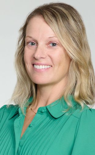 Shannon Dooling smiling portrait.