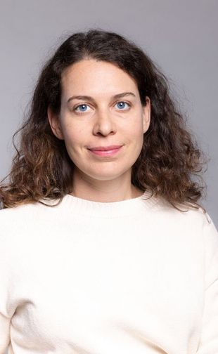 Ayse Lokmanoglu headshot