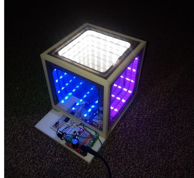 Prototype of the infinity speaker designed by sophomore Numata.