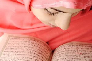 student studying islamic text