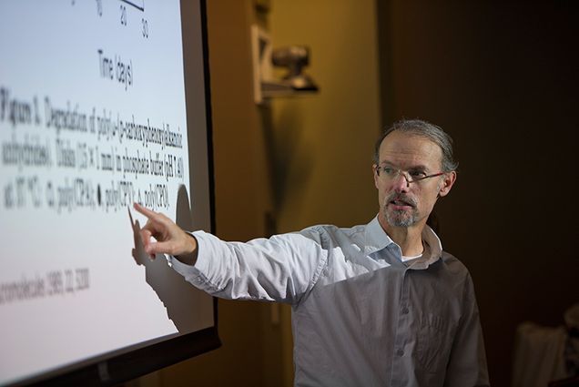 Mark Grinstaff, Boston University School of Medicine, lectures in class