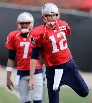 Tom Brady warming up