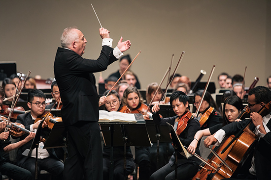 Grammy-winning conductor Bramwell Tovey conducts the Boston University Symphony Orchestra at the Tsai Performance Center