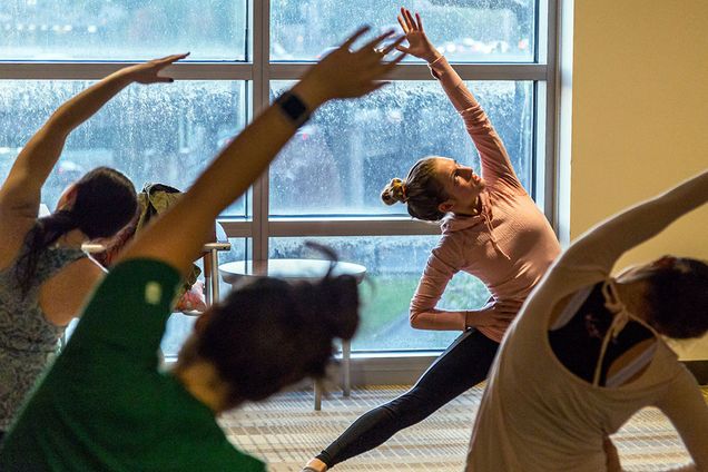 Cailey Face (SSW '17) leads Sunrise Yoga in Stuvi II. Photo by Alexandra Wimley (COM '17)