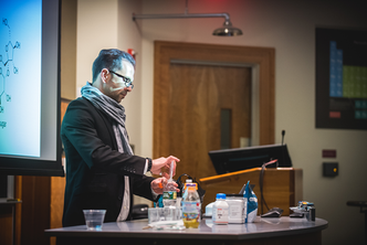 Better eating through chemistry: Scott Schaus explains the chemical combinations behind food’s taste in a class about this science’s everyday applications.