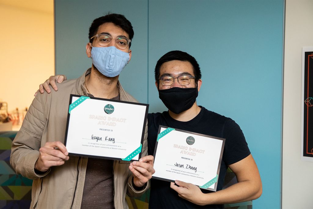 At BU火花! Fall 2021 Demo Day, Gagan Kang (CAS’22) (left) and Jason Zhang (CAS’22) took home the Audience Choice Award for X-Lab Projects for their app, EvolvU, which connects people with business, life, and wellness coaches. Missing from the photo: Bernard Mulaw (CAS’22).