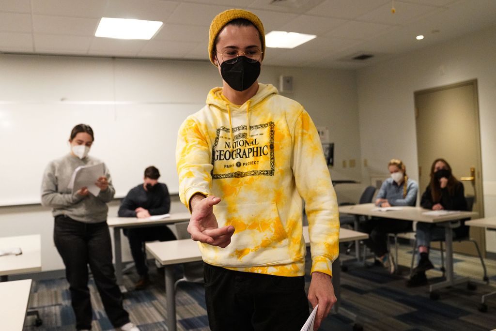 “Shakespeare” (Nic Rowe) argues for the continuing relevance of his work in UROP student Alexandra Mascarello’s play.