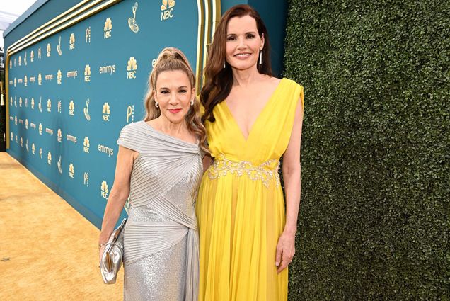2K0TFB6 Los Angeles, USA. 12th Sep, 2022. Madeline Di Nonno, left, and Geena Davis arrives at the 74th Emmy Awards on Monday, Sept. 12, 2022 at the Microsoft Theater in Los Angeles. (Photo by Dan Steinberg/Invision for the Television Academy/AP Images via Credit: Sipa USA/Alamy Live News