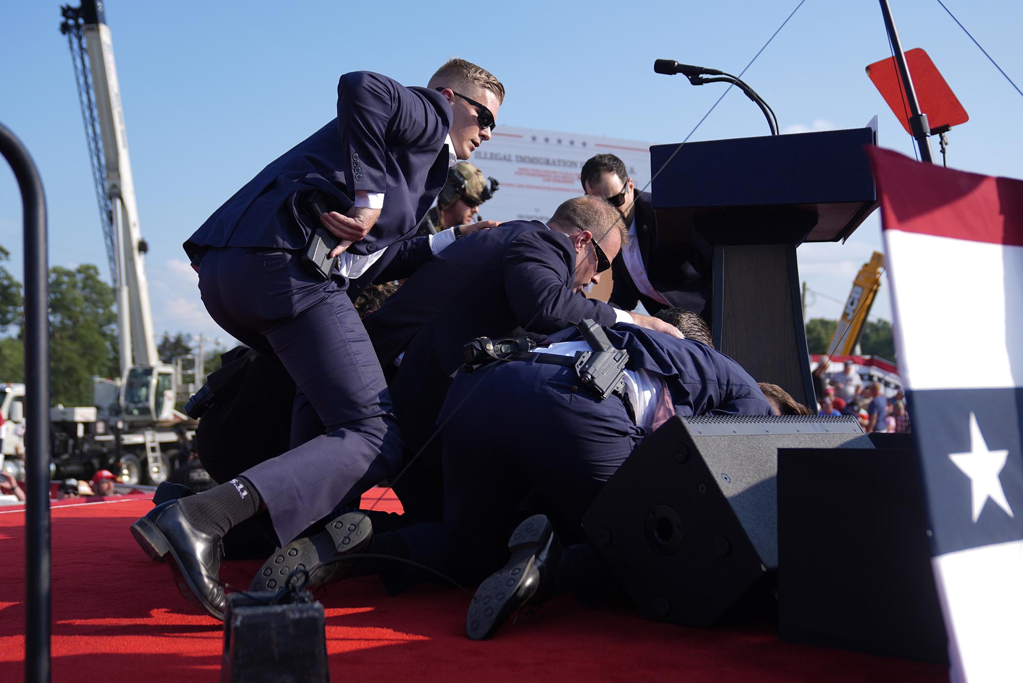 Photo: Republican presidential candidate former President Donald Trump is covered by U.S. Secret Service agents at a campaign rally
