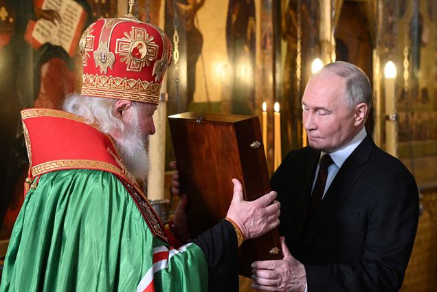 Photo: Russian President Vladimir Putin (right) and Patriarch Kirill of Moscow holding up a box in a church