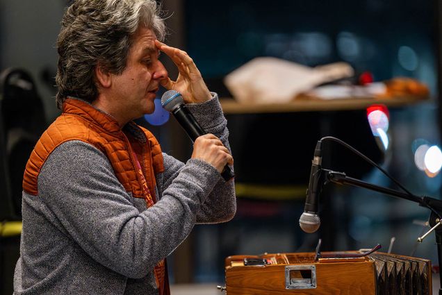 Photo: Igor Iwanek, a CFA lecturer in music and music theory, leads a Breath, Rhythm & Music for Your Wellbeing workshop. Photo by Cydney Scott