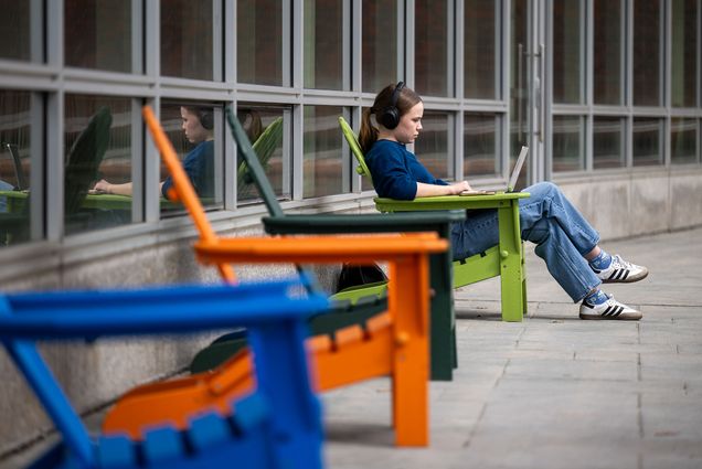 2/26/25 -- Boston, Massachusetts Una Colby (CAS’28) enjoys the warmer air on the Fenway Campus February 26. “It was finally nice out!” Colby said about taking advantage of the weather change. Photo by Cydney Scott