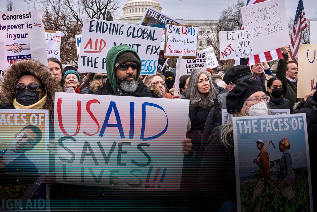 Photo: Protesters in favor of USAID in Washington DC