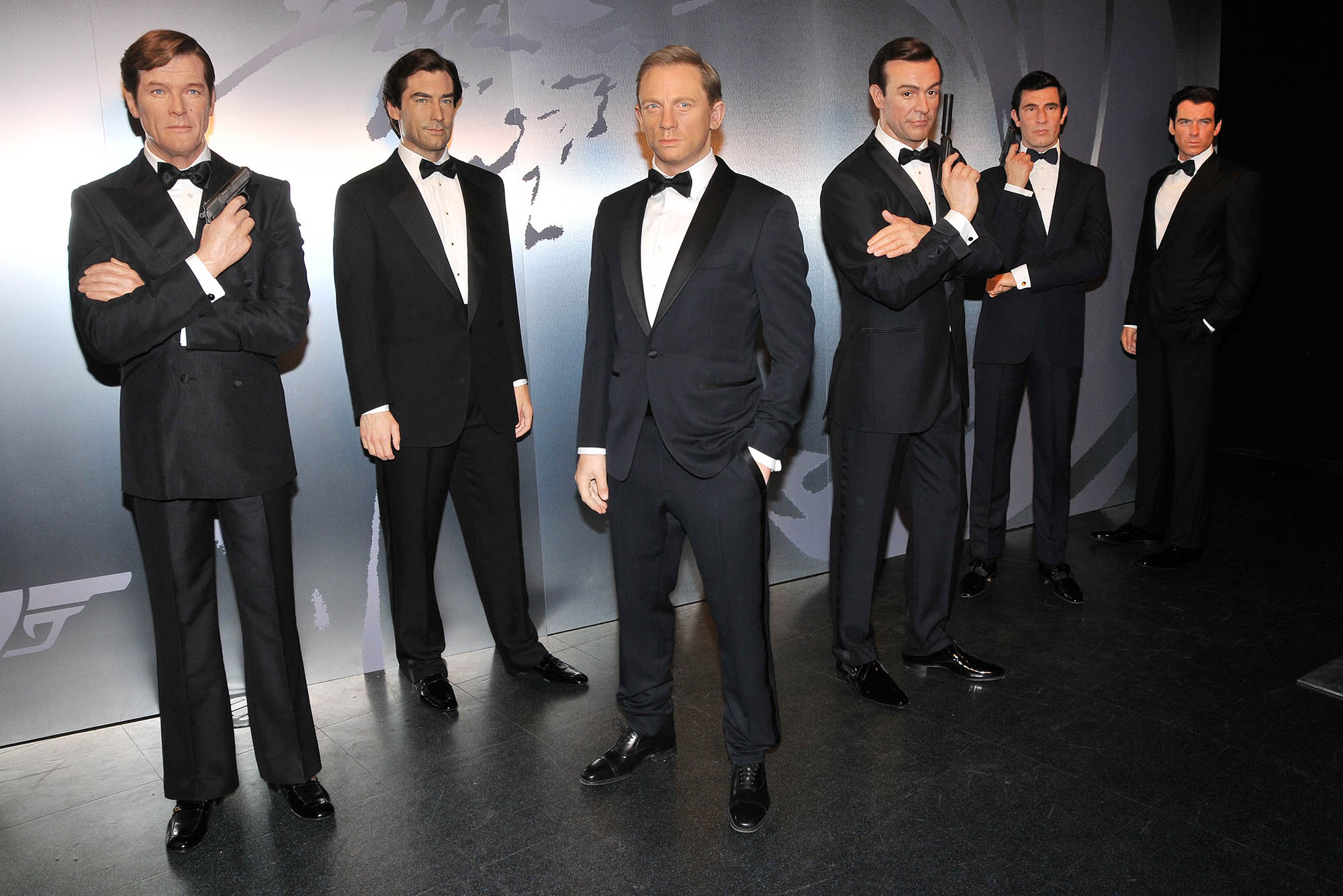 Photo: (L-R) James Bond Wax Figures - Roger Moore, Timothy Dalton, Daniel Craig, Sean Connery, George Lazinby and Peirce Brosnan at the unveiling of All Six James Bonds In Wax at Madame Tussauds Hollywood in Hollywood, CA
