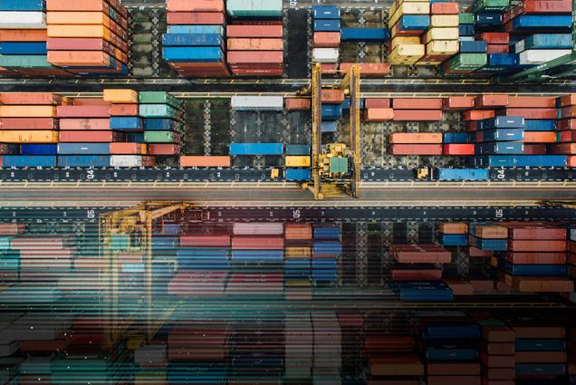 Photo: Aerial picture of a pile of enclosed shippingni containers