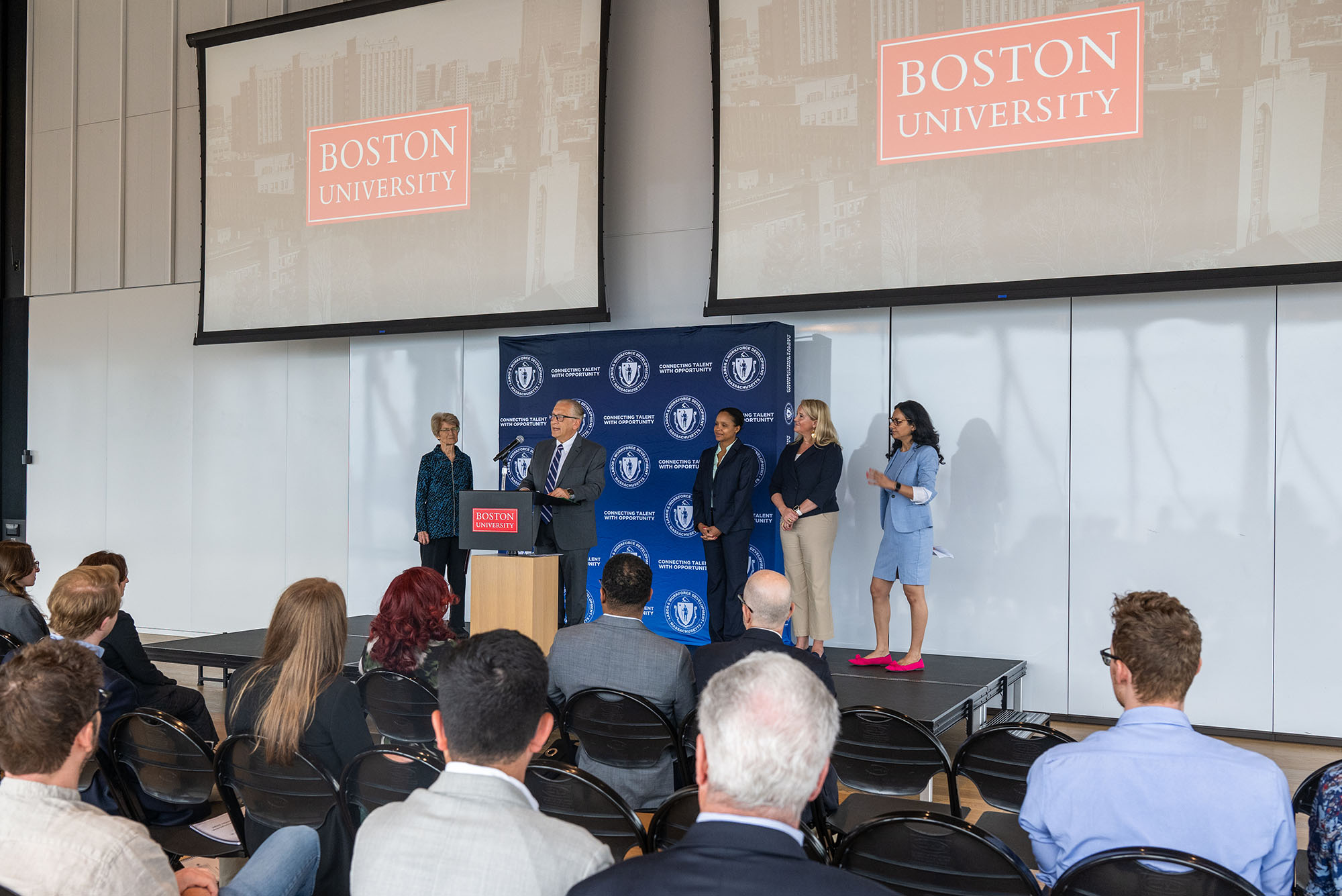 5/30/25 -- Boston, MassachusettsFormer Lieutenant Governor of MA, and president of The WAGE Project, Inc. Evelyn Murphy, from left, associate provost for CDS 火矮人Bestavros, Secretary of Labor and Workforce Development Lauren Jones, President and Chief Executive Officer of Associated Industries of Massachusetts Brooke Thomson, and CDS associate professor Neha Gondal at a meeting to share about BU's contribution to Massachusetts' new wage-equity legislation called Pay Equity Law May 30 at CDS.Photo by Cydney斯科特 for 波士顿大学 Photography