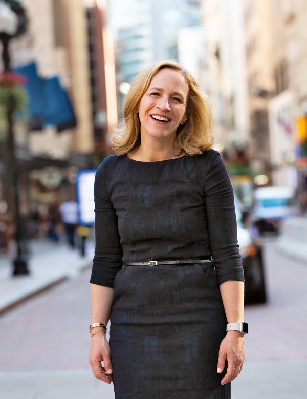 Amanda Strachan ('98)