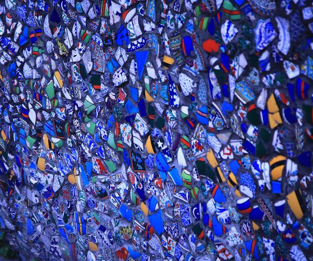 a mosaic wall in blue tile