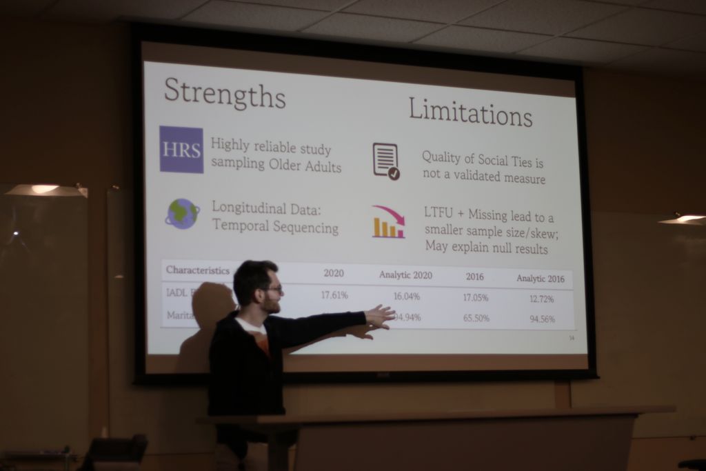 A student in in Koichiro日本柴's academic writing course (EP816/PH880) presents the strengths and limitations of his group's data analysis