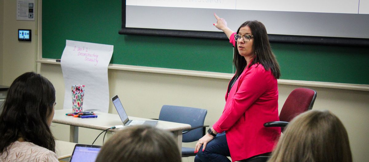 Lindsey Chapman teaching a special education class