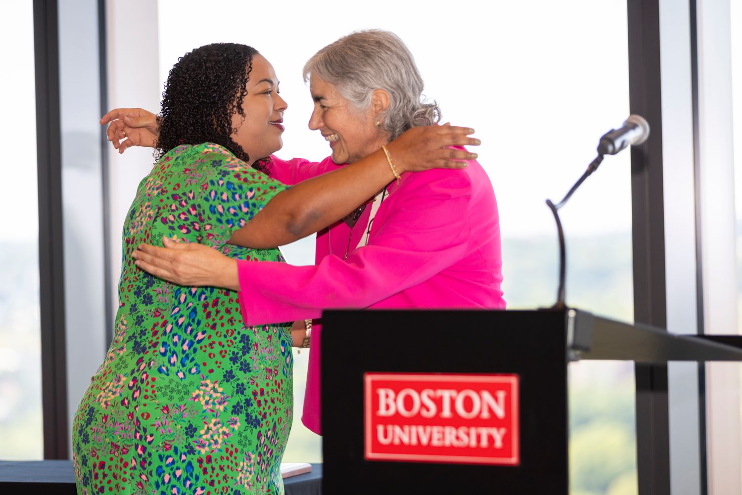 Yadira Sánchez & Eleonora Villegas-Reimers hugging at podium