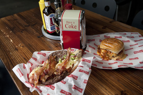 11-3337-TASTYBURGR-032_h.jpg