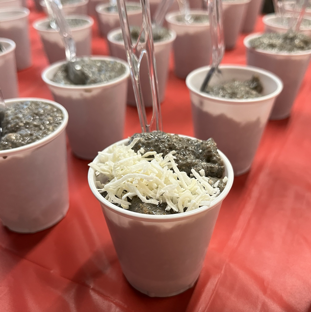 To show the chia seed pudding once served.