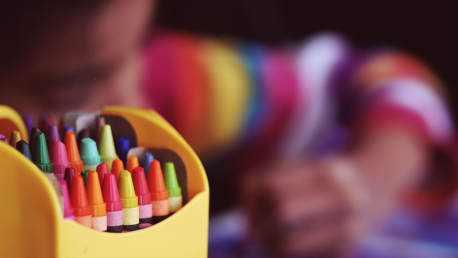 child-draws-with-crayons